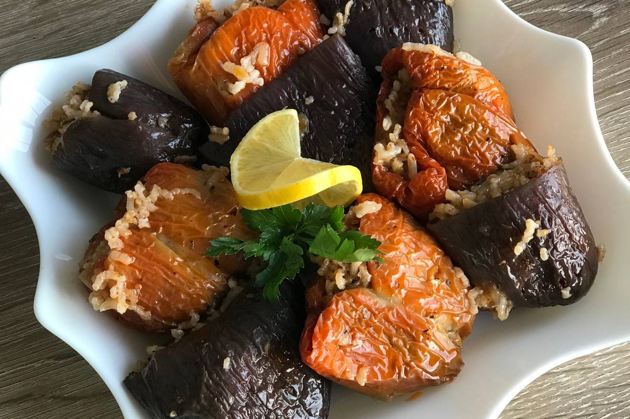 Yöresel Kuru Patlıcan Ve Biber Dolması